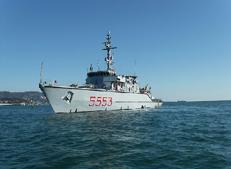 Nave Vieste supporta ricerche in mare F-16 USA .