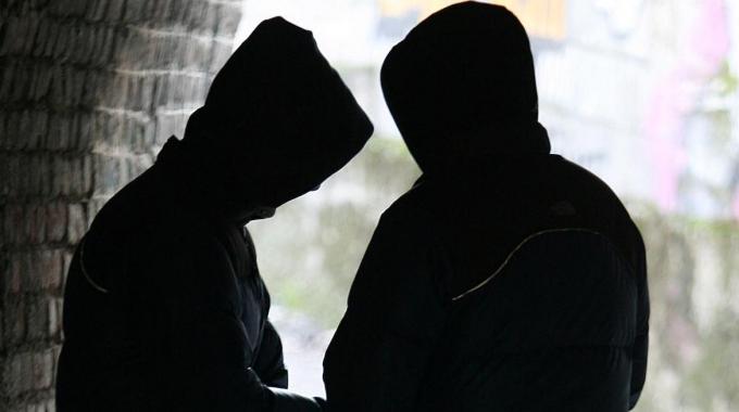 In tema di concorso di persone nel reato di cessione di sosta...