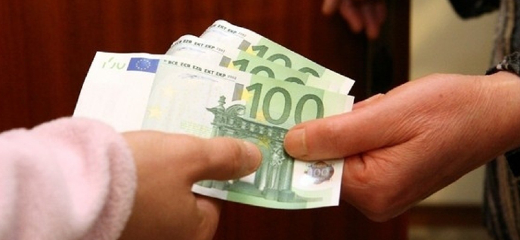 In tema di mutuo ipotecario cointestato tra coniugi, le somme...