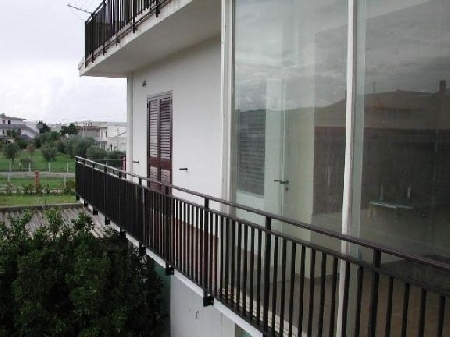 La trasformazione di un balcone in veranda è nuova costruzion...