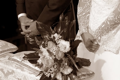 Dopo il divorzio torna a vivere con i genitori e gode di un a...