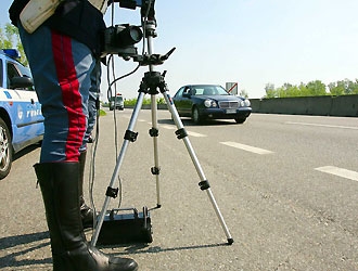 Accertamento delle violazioni ai limiti di velocità con appar...