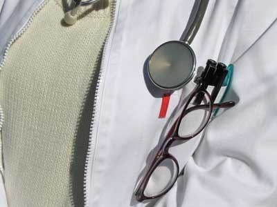 L'ambulatorio deve aprire alle 8 ma il medico arriva alle 10:...