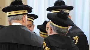 Magistrato incolpato di avere commesso il reato di cui all'ar...