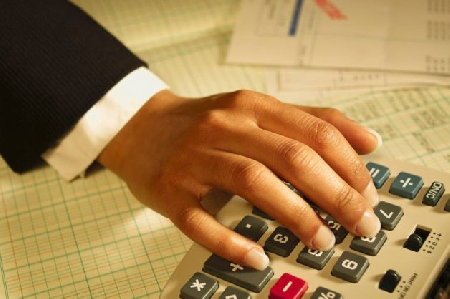il commercialista consiglia il cliente su come eludere la leg...