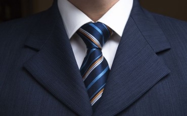 Integra il reato di falsità ideologica in atto pubblico (art....