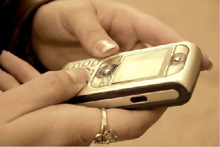 Invia alla ex fidanzata 15 sms in 75 giorni per riallacciare ...