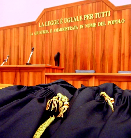 Il reato di omicidio assorbe anche il delitto di atti persecu...