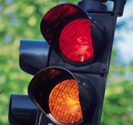Violazioni al codice della strada - Passaggio con luce semafo...