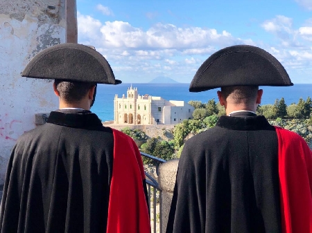 Un Carabiniere normalmente armato e in servizio incondizionat...