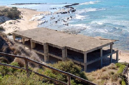 Il permesso di costruire in sanatoria estingue esclusivamente...
