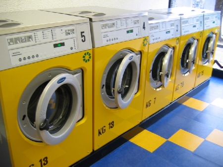 Il lavaggio di capi di abbigliamento, affidati per l’occasion...