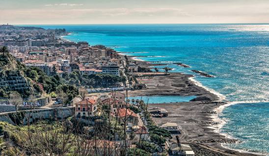 Porto turistico di Ventimiglia: lavori di costruzione di una ...