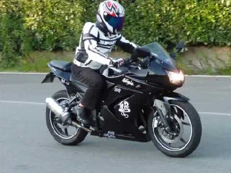 Motociclista investito da un'auto. Risarcimento del danno. Co...