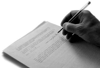 Una donna autocertifica i propri redditi in maniera non verit...