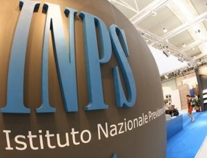 Presenta i DM10 dichiarando di avere erogato indennità di mat...