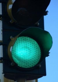 Semaforo con la luce verde accesa: non esime chi impegna l'in...