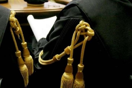 Avvocato accusato di aver sottratto un atto dalla cancelleria...