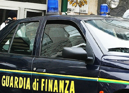 In piena notte,vicino la caserma della Finanza, a bordo della...