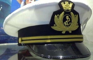 Sottocapo della Marina Militare si rivolge ad un Maresciallo ...