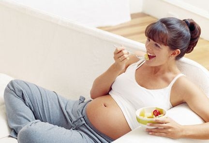 Donna esercente la professione di avvocato e diritto alla mat...
