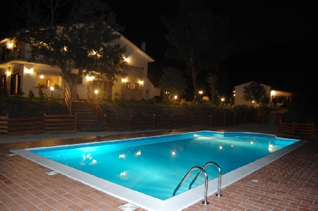 Appalto. Impermeabilizzazione di una piscina.