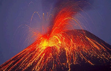 Chiusura spazio aereo. Vulcano in eruzione. La compagnia aere...