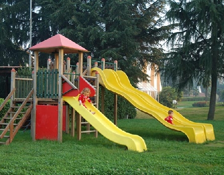 Parco giochi. Immissione acustiche moleste. Responsabilità de...