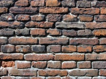 Il muro non verticale: è un un pericolo per la pubblica incol...