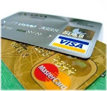 Offre la cena con il bancomat di un altro. Furto e indebito u...