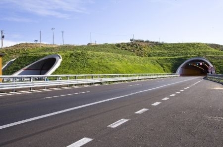 Inversione ad U in autostrada: 1800 Euro di multa. L'opposizi...