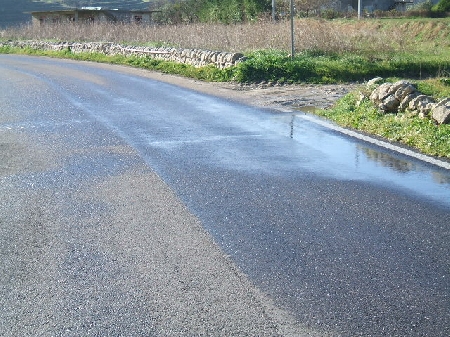 Pedone scivola su un rivolo d'acqua: conosceva la strada quin...