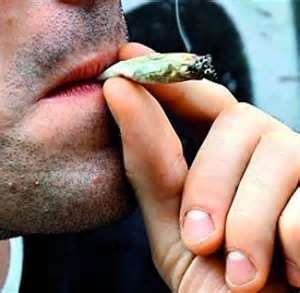 Un uomo viene trovato con 7 grammi di hashish in macchina. «d...