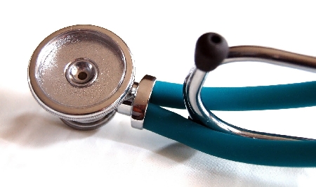 Medico assente in ambulatorio. Due colleghi prendono carta e ...