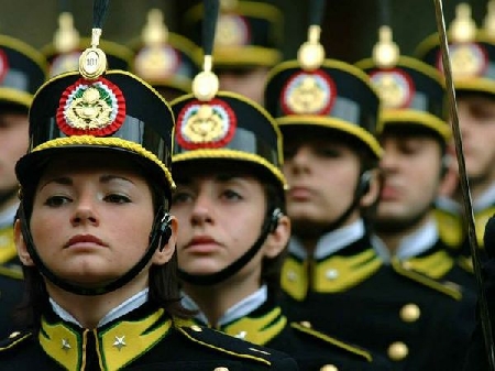 Pubblico ufficiale redige un atto in cui mancano segni idonei...