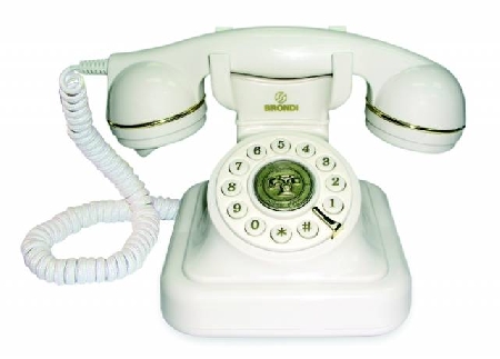 La moglie usa il telefono per fare telefonate all'166: lui pr...