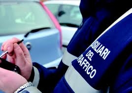 Gli ausiliari del traffico non sono pubblici ufficiali e i di...