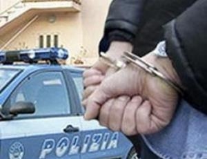 Integra la truffa, e non l'estorsione la condotta di chi, per...