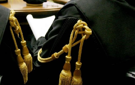 Magistrato napoletano, insieme ad altri 4 giudici, accusati d...