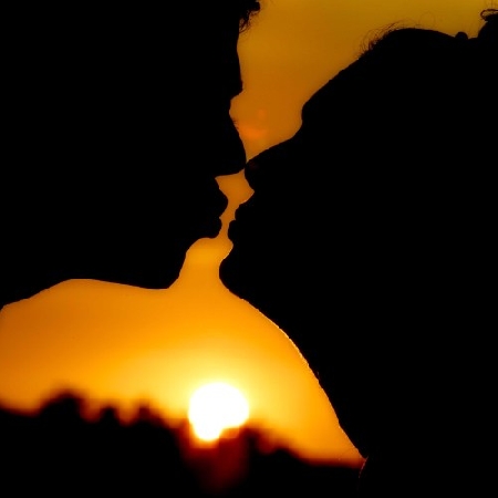 Denunzia il fidanzato, poi lo perdona e lo sposa. Purtroppo i...