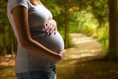 29enne, incinta all’ottavo mese, entra a fare la spesa in un ...