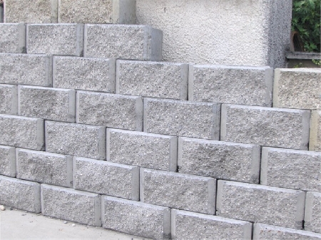 Muro di cinta. Spese. Tutto a carico del proprietario anche s...