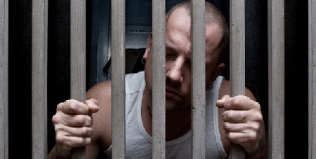 Il detenuto si lamenta della non vivibilità della cella in cu...