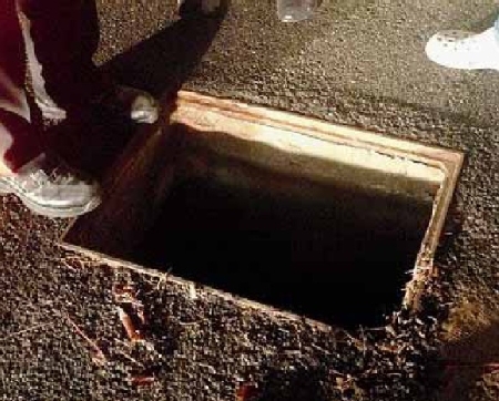 Una donna sprofonda in un tombino e muore. Il danno – pari a ...