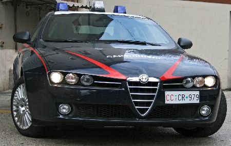Carabinieri in borghese in un controllo ordinario tentano di ...