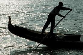 Costringevano i gondolieri a lasciare a loro i migliori clien...