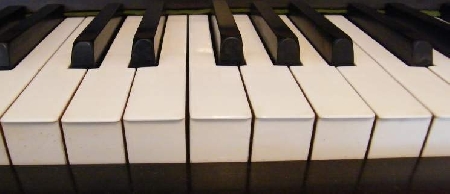 Una coppia di coniugi denunziata per il suono del pianoforte ...