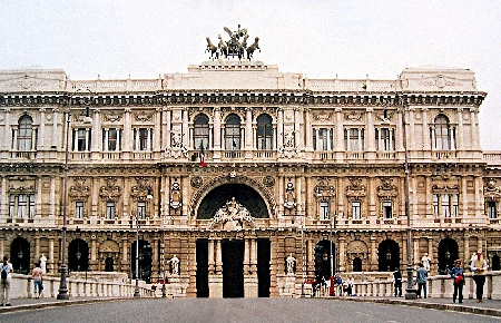 SUPREMA CORTE DI CASSAZIONE SEZIONI UNITE CIVILI Sentenza 1...