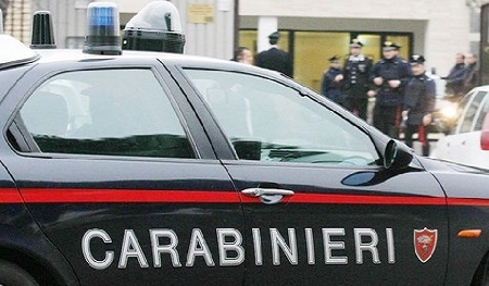 Trasporta un passeggero sul ciclomotore, ma è vietato dal cod...