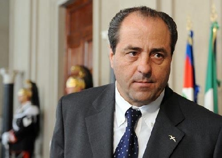 E' esercizio del diritto di critica politica dire 